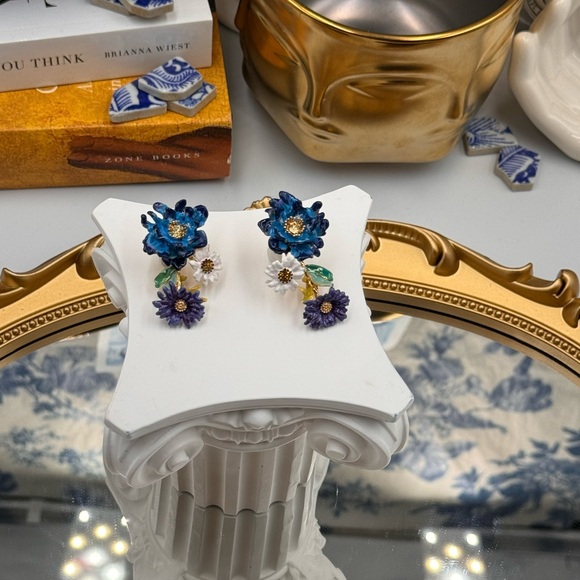 🆕 LES NEREIDES 🧿 NIB Blue Flower and White Daisy Earring - Picture 11 of 16